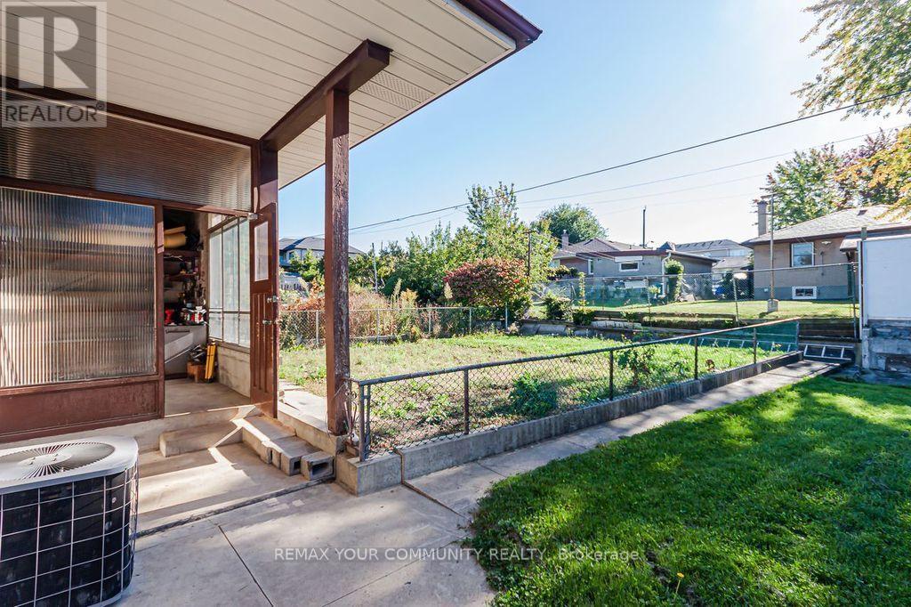 15 Valencia Crescent, Toronto, ON photo 30