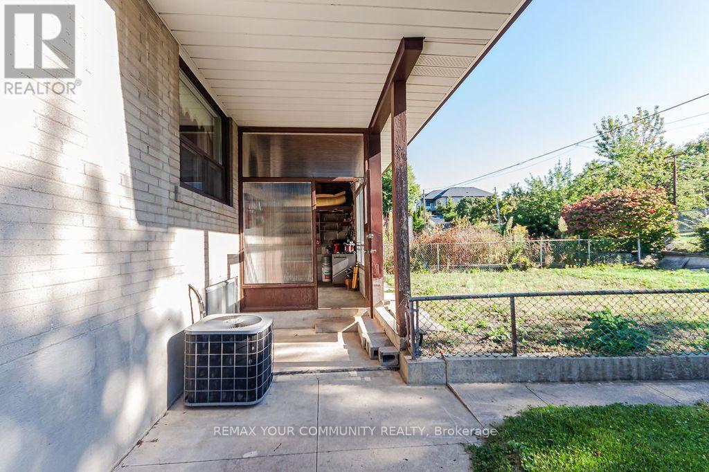 15 VALENCIA CRESCENT - 32