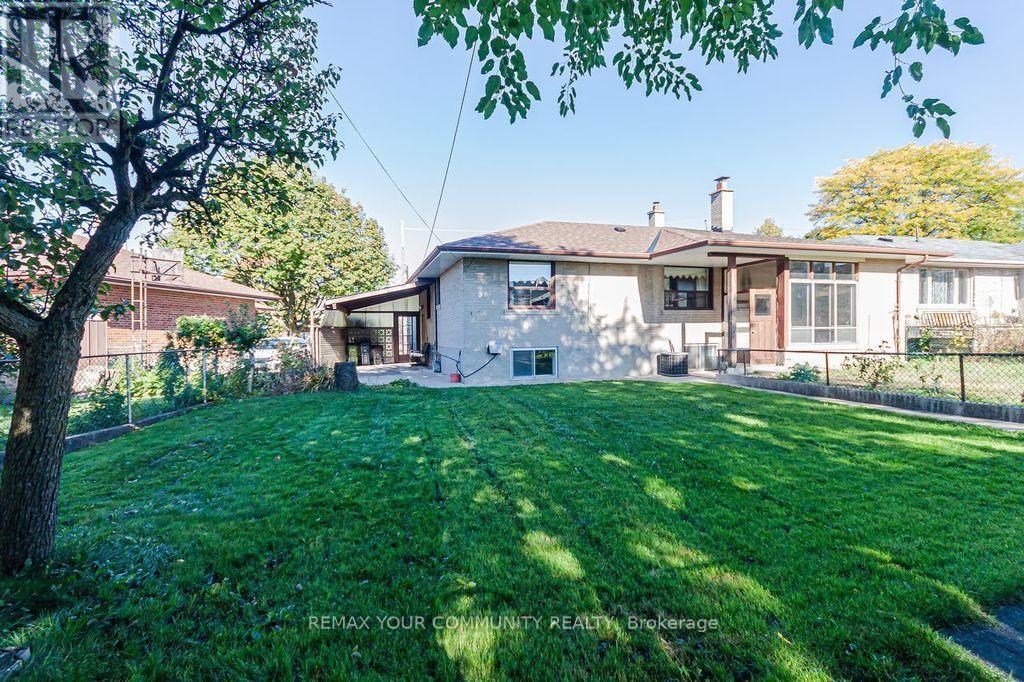 15 Valencia Crescent, Toronto, ON photo 35