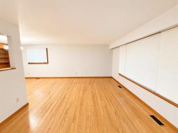 Recreation room - 10 Bissett Crescent, Winnipeg, MB R2Y1B6 Photo 7