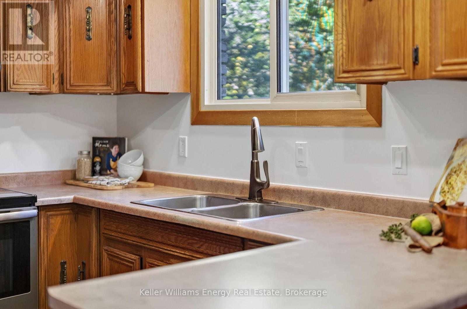 28 BRIARWOOD CRESCENT - 48