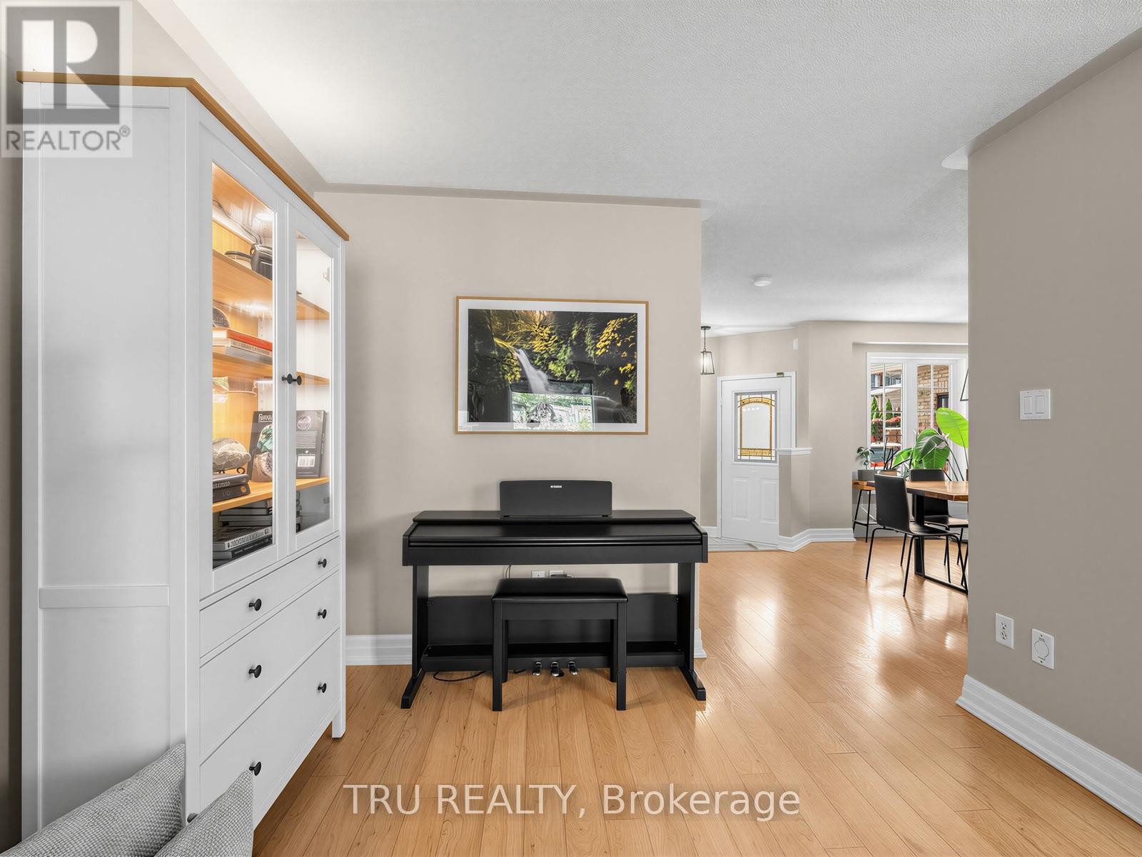 63 RUSSELL STREET - 11