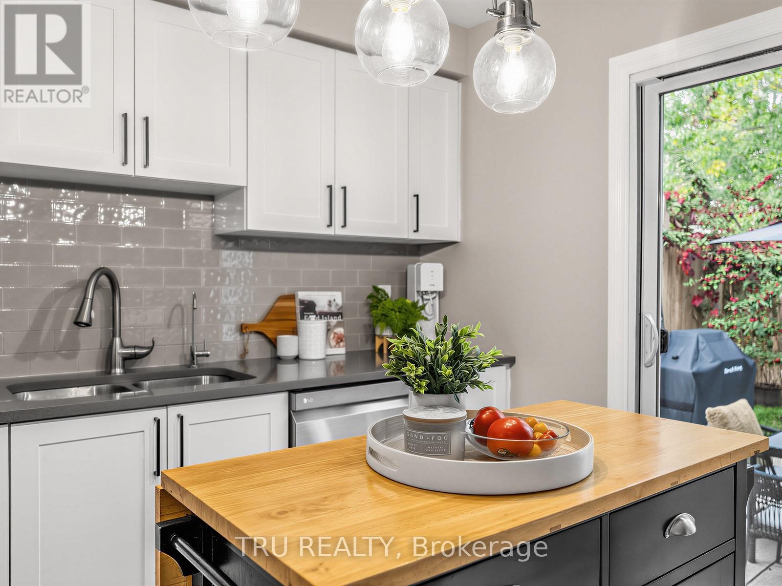 63 Russell Street — photo 19