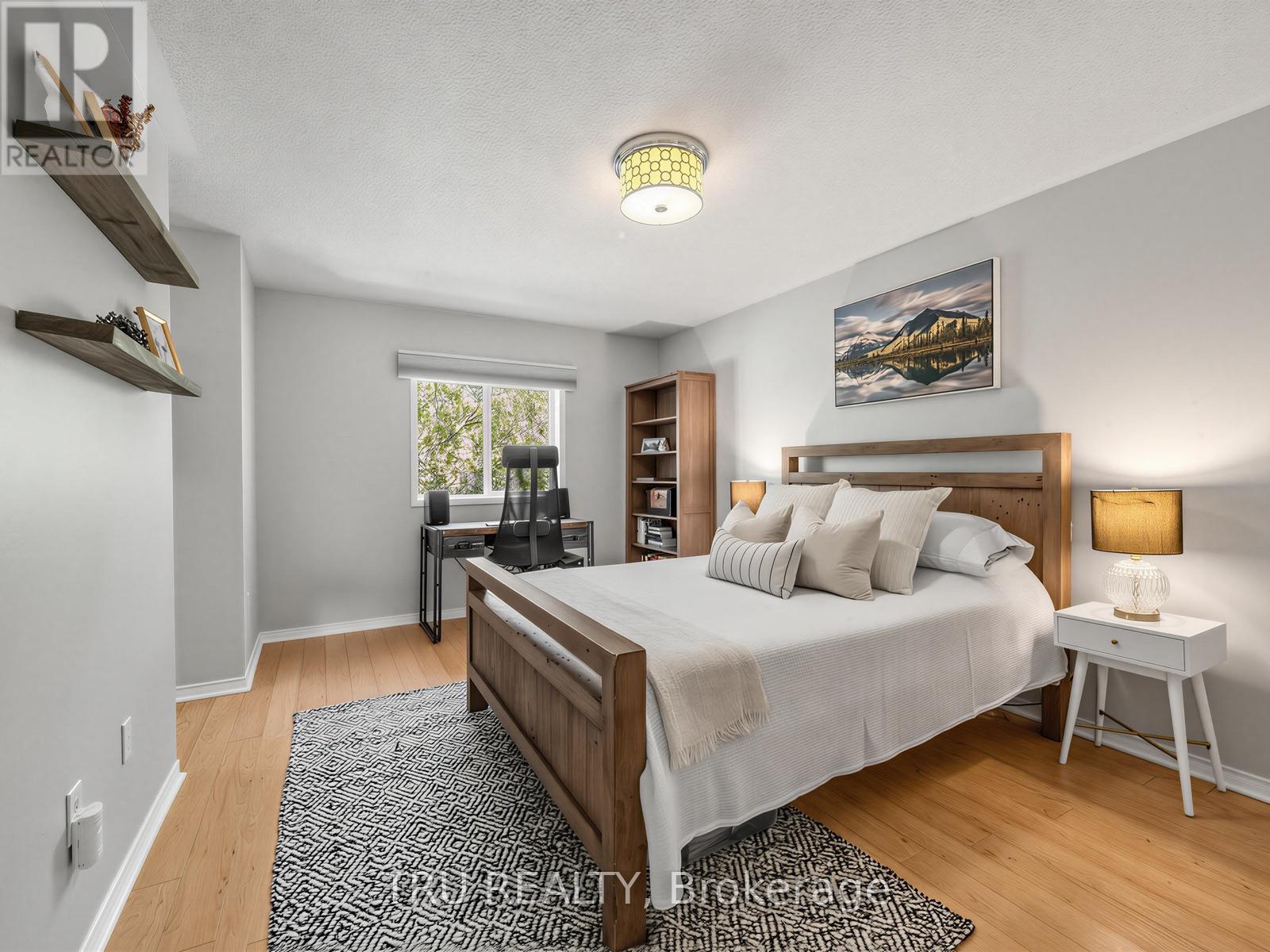 63 Russell Street — photo 28