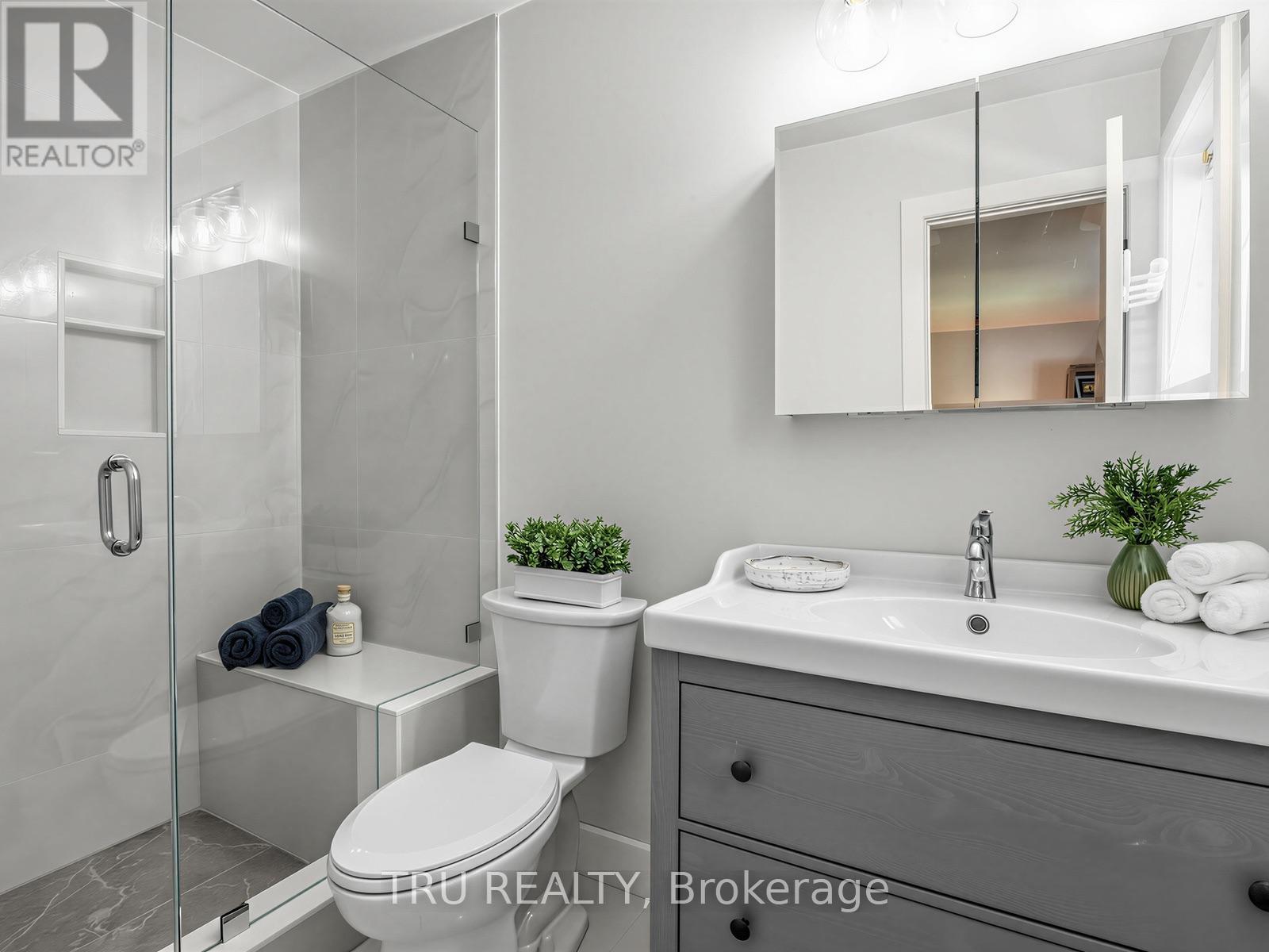 63 Russell Street — photo 30