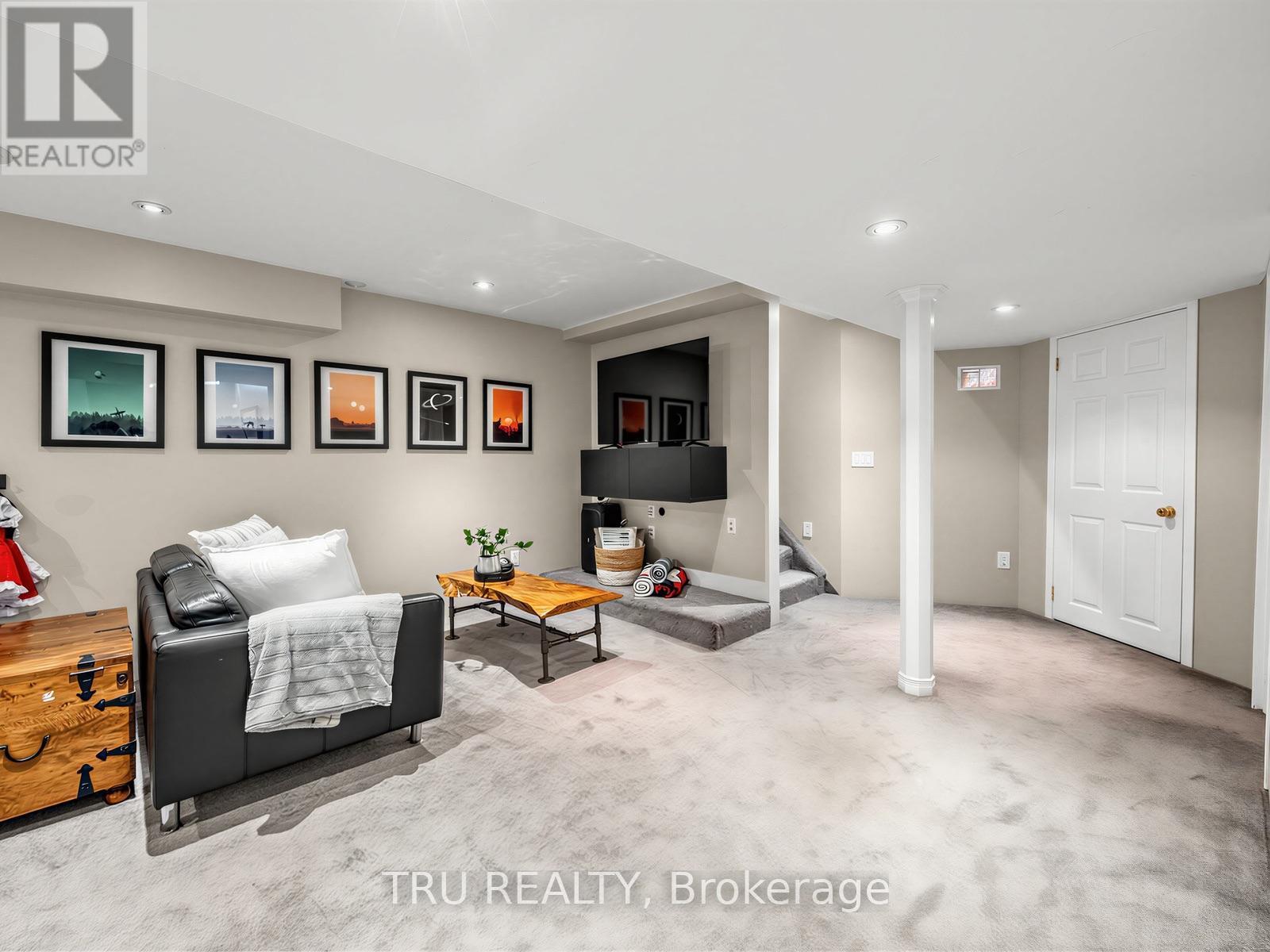 63 Russell Street — photo 33