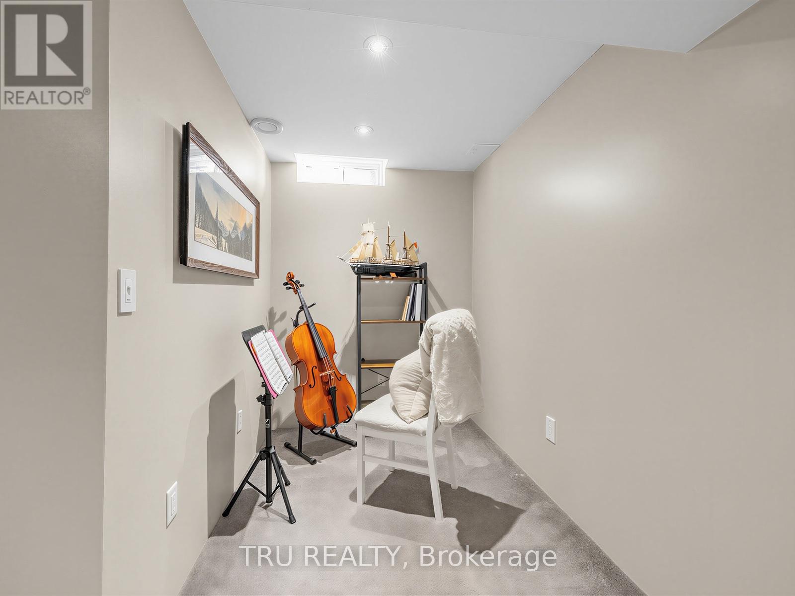 63 Russell Street — photo 35