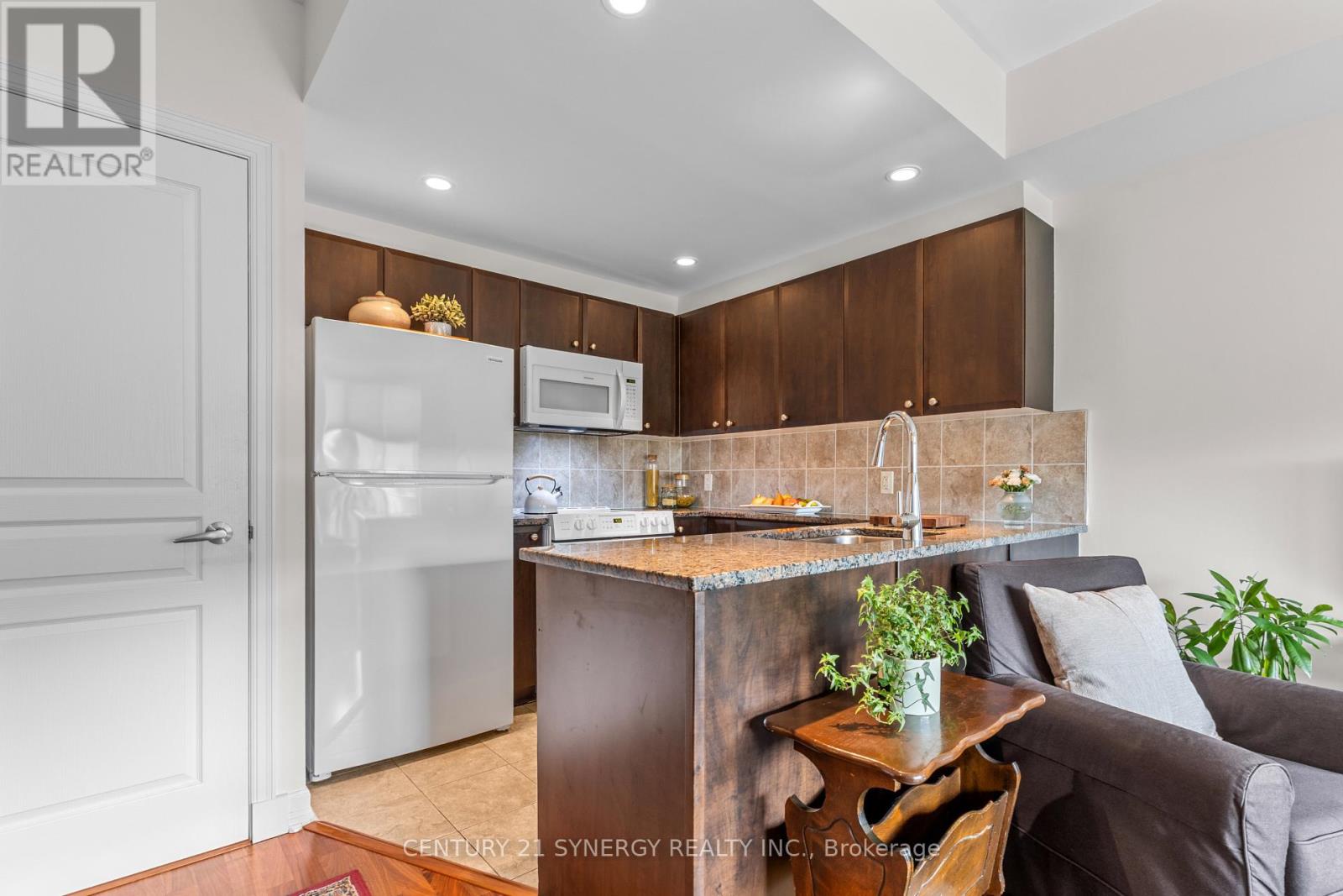 200 Besserer Street — photo 10