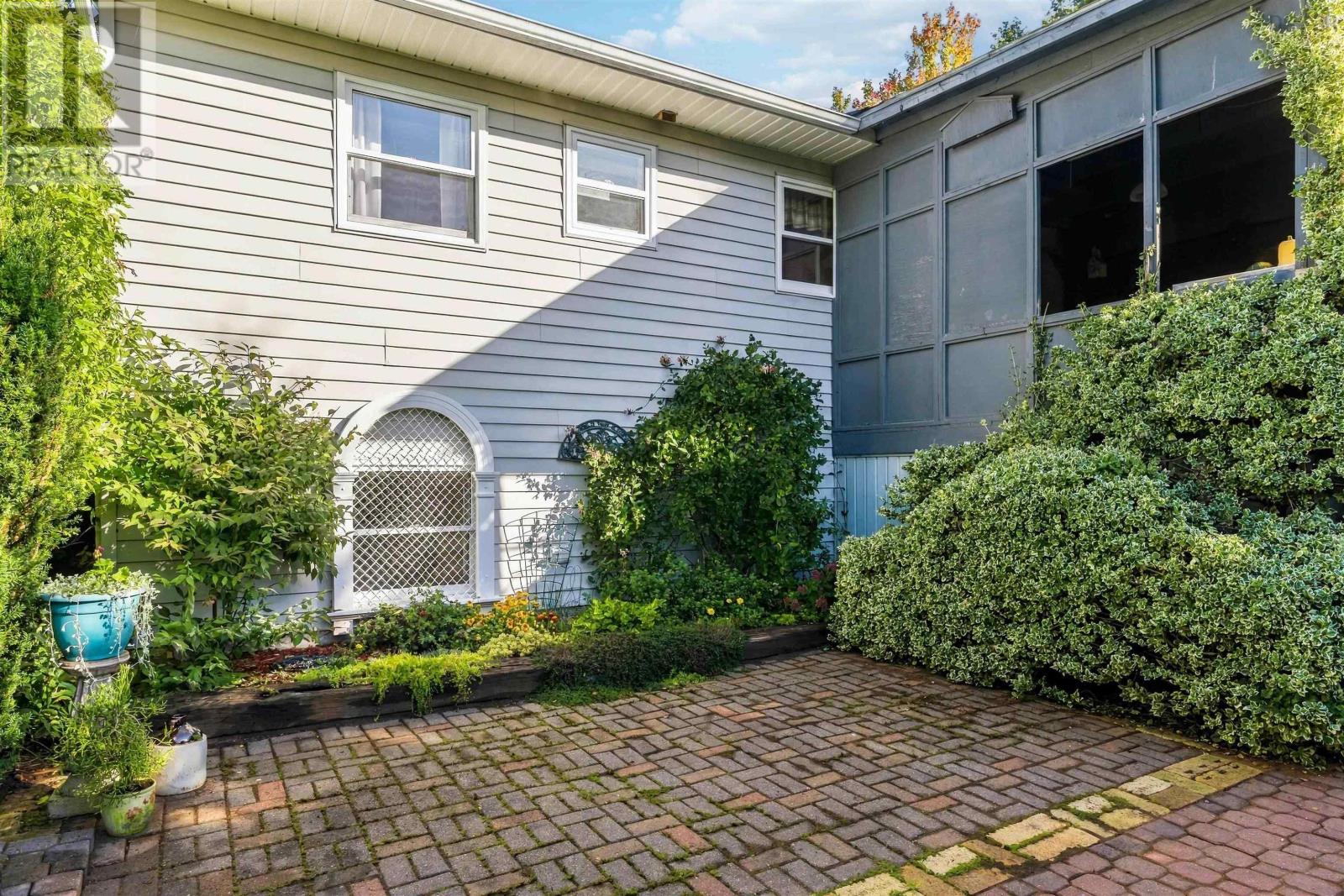 Property 30 of 38 of 887 Richard Street