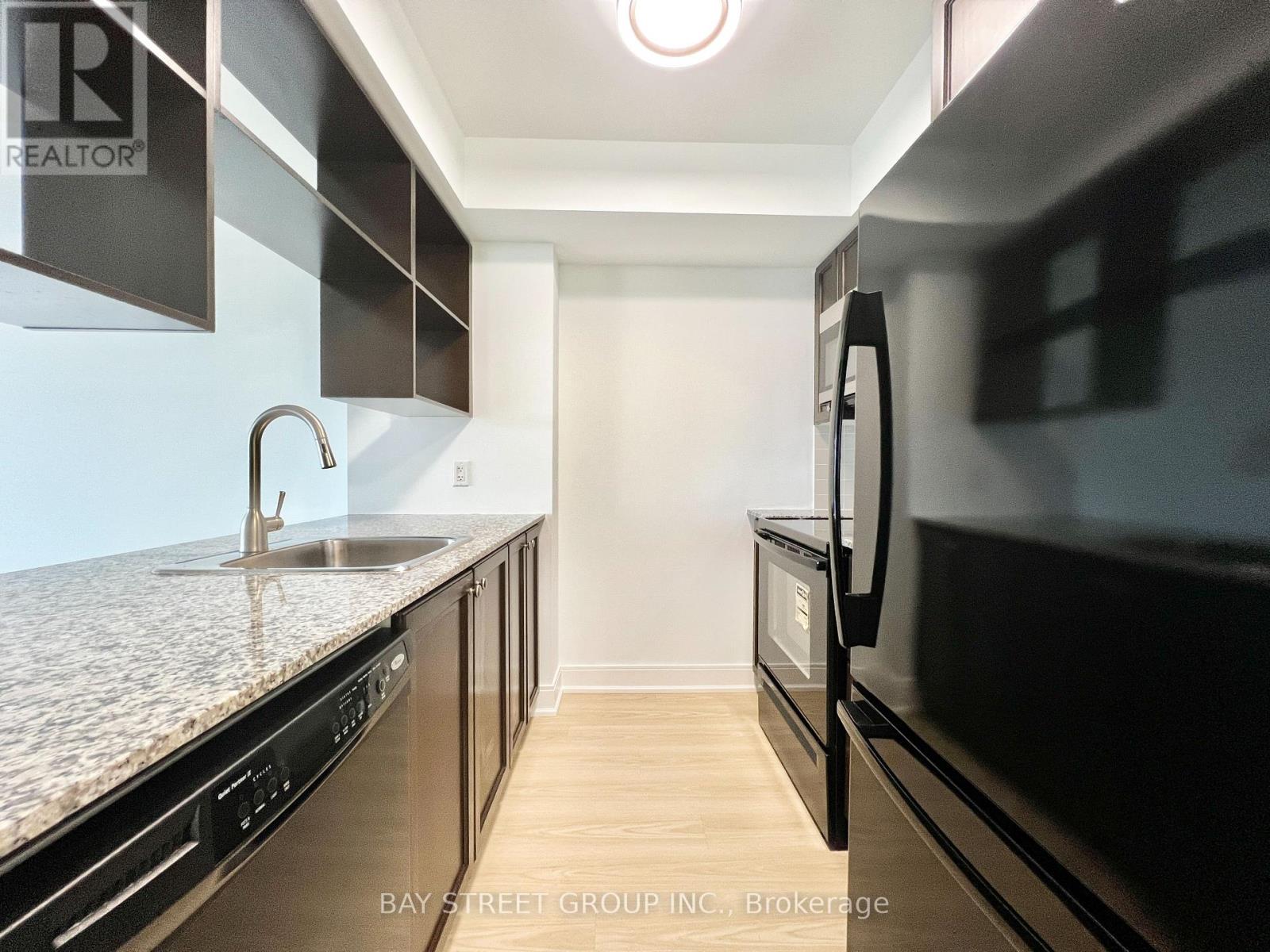 2305- 125 Village Green Square, Toronto, ON photo 13