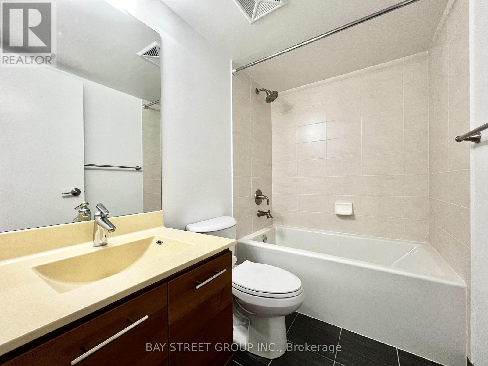 2305- 125 Village Green Square, Toronto, ON photo 22