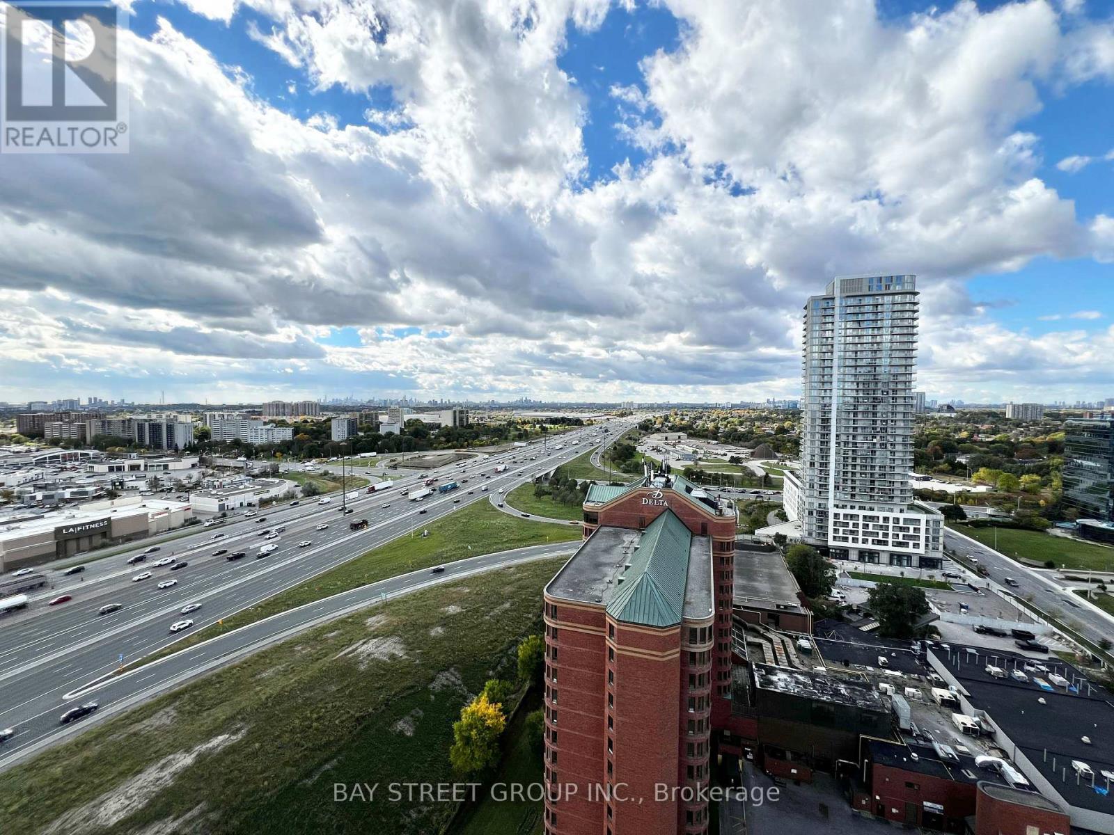 2305- 125 Village Green Square, Toronto, ON photo 25