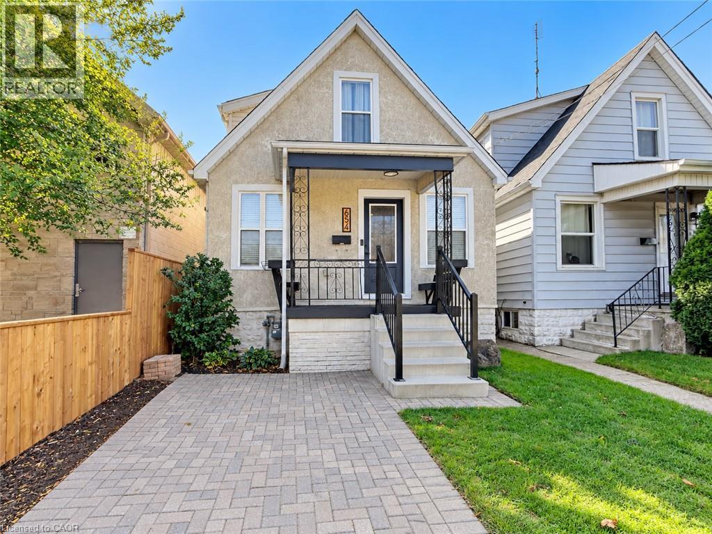 Photo of 654 DUNSMURE Road