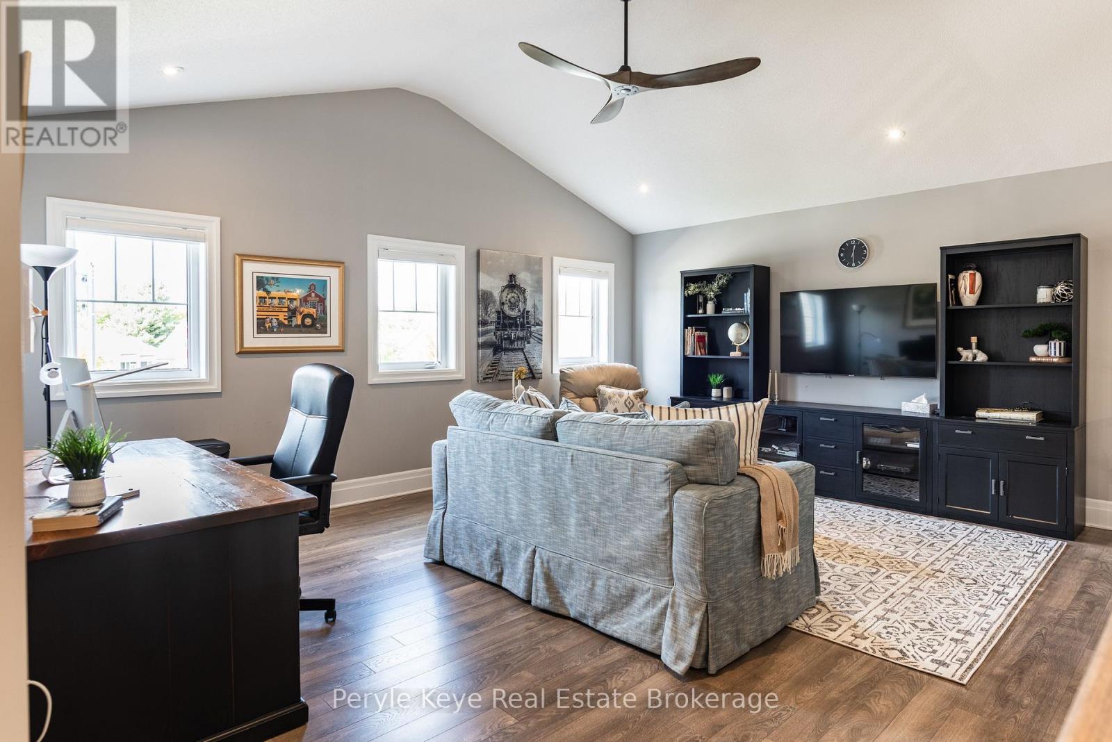 33 HUNTER PLACE - 35