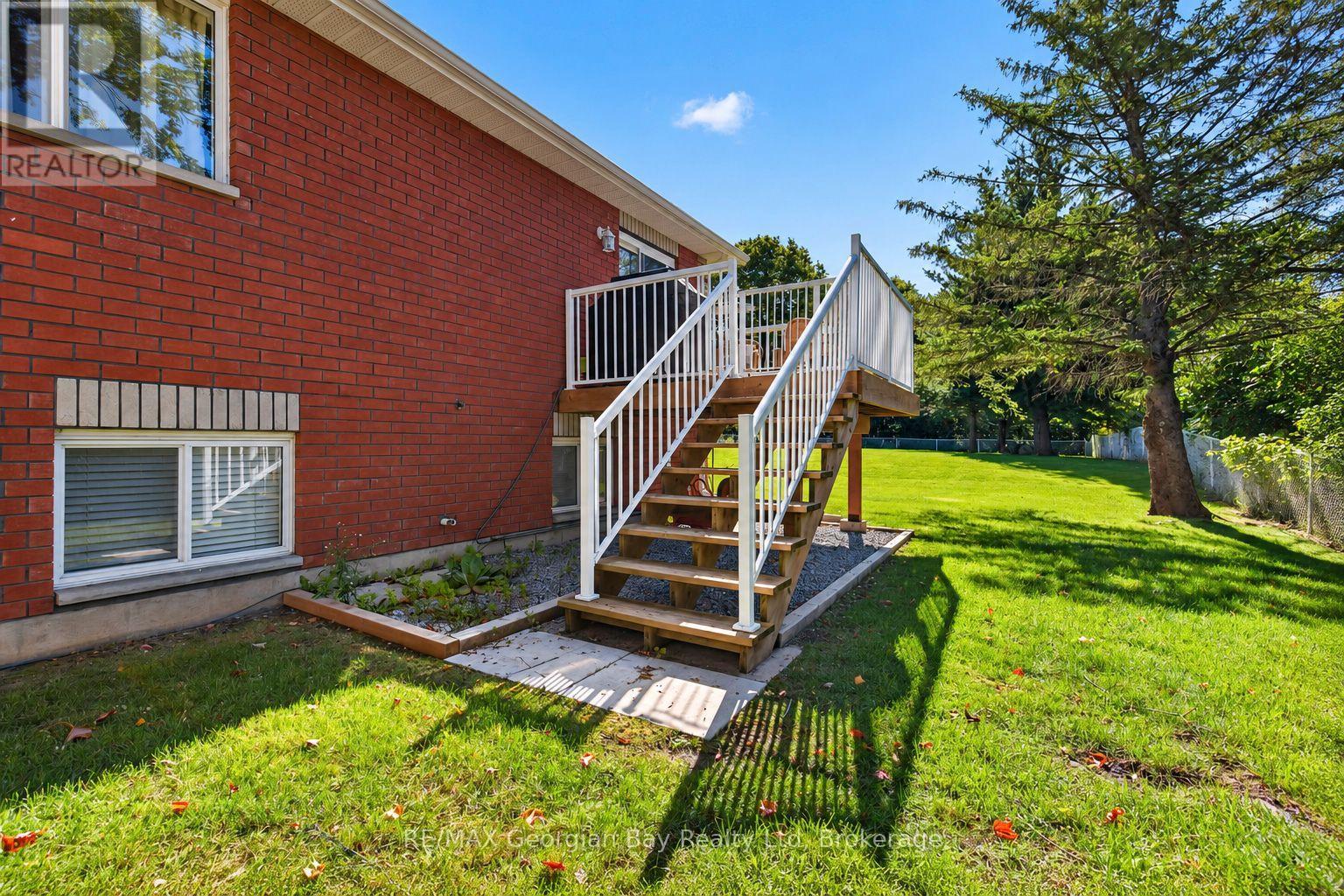 #5 90 THOMPSONS ROAD - 32