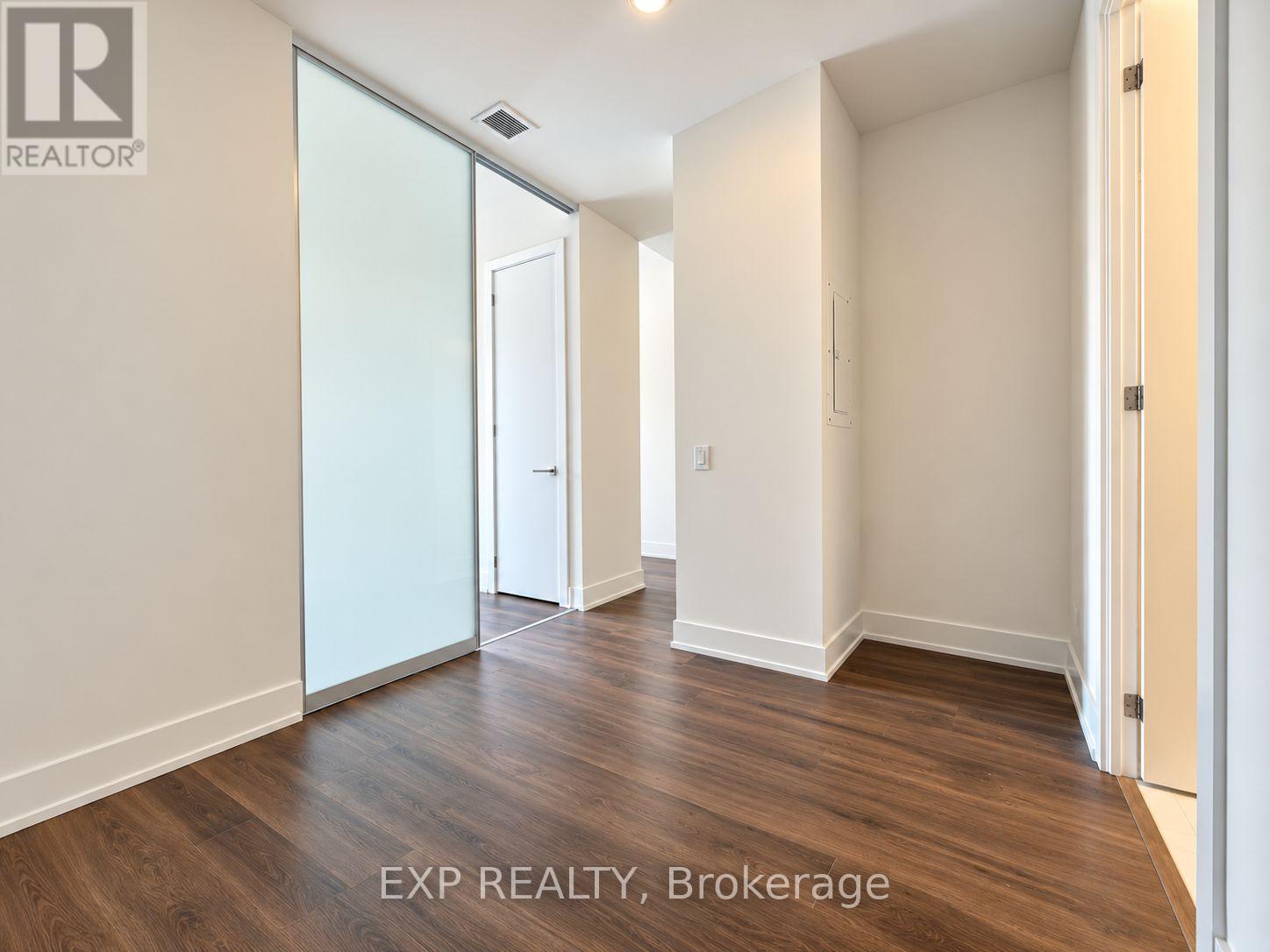 315- 111 St Clair Avenue West, Toronto, ON photo 15