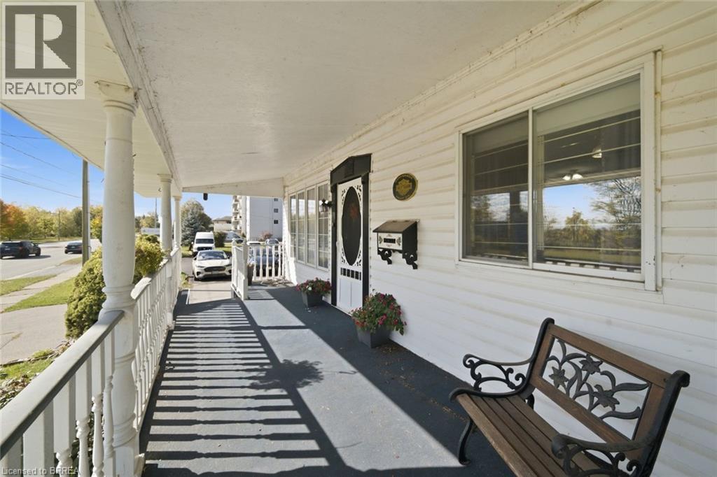986 COLBORNE Street - Image 4