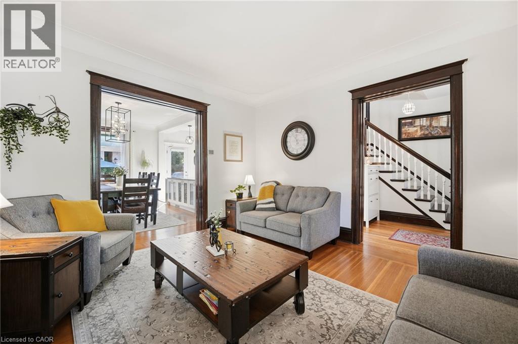 35 FAIRLEIGH Avenue S - Image 13