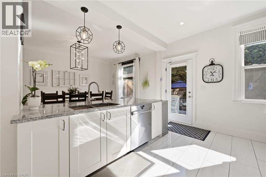 35 FAIRLEIGH Avenue S - Image 6