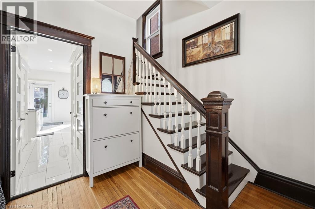 35 FAIRLEIGH Avenue S - Image 14