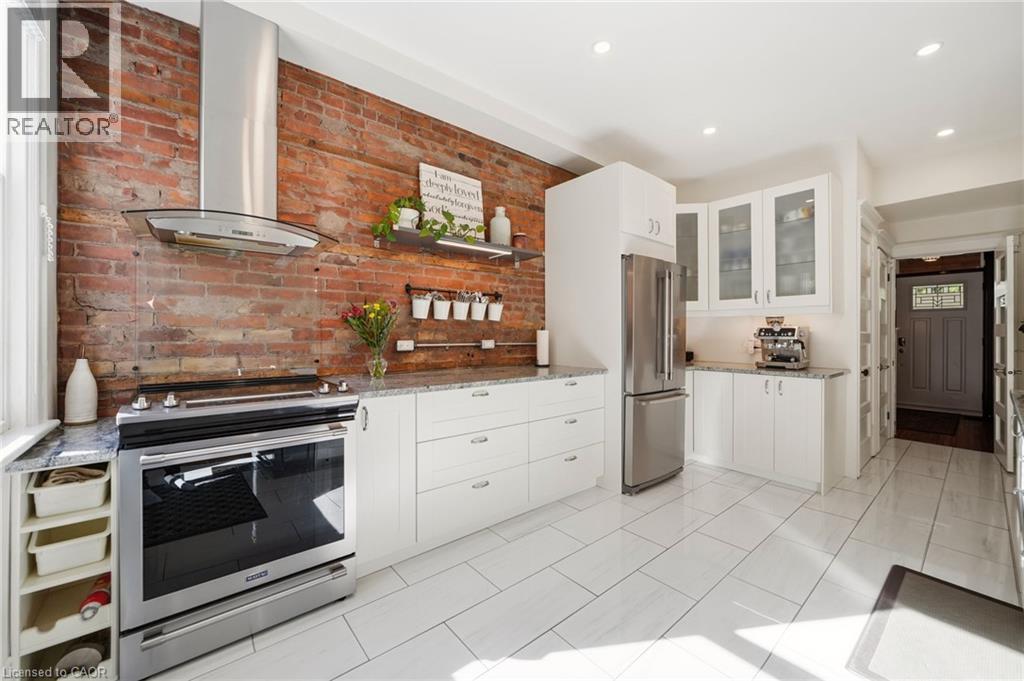35 FAIRLEIGH Avenue S - Image 8