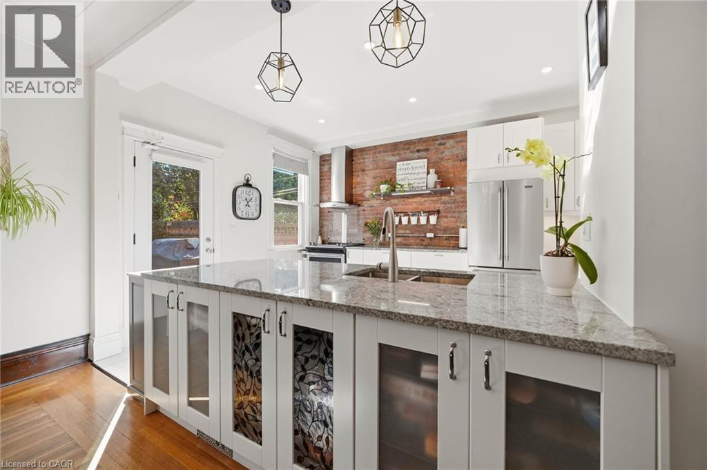 35 FAIRLEIGH Avenue S - Image 9