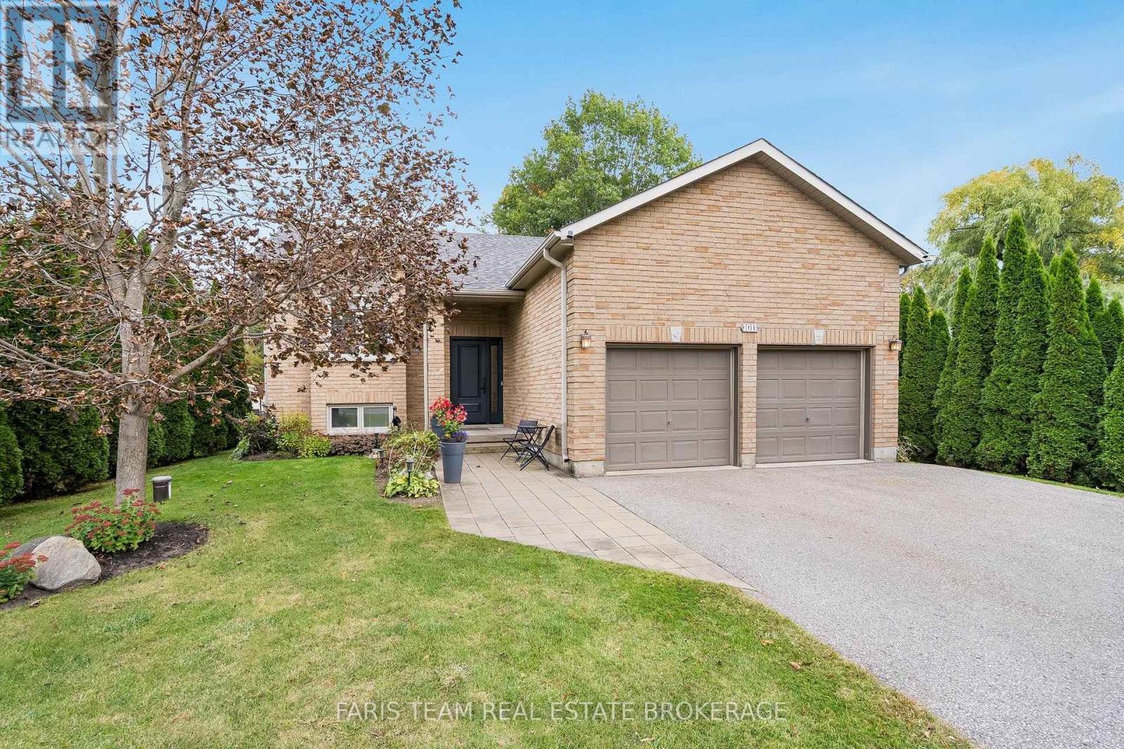 1011 Ferrier Avenue, Innisfil, ON photo 1
