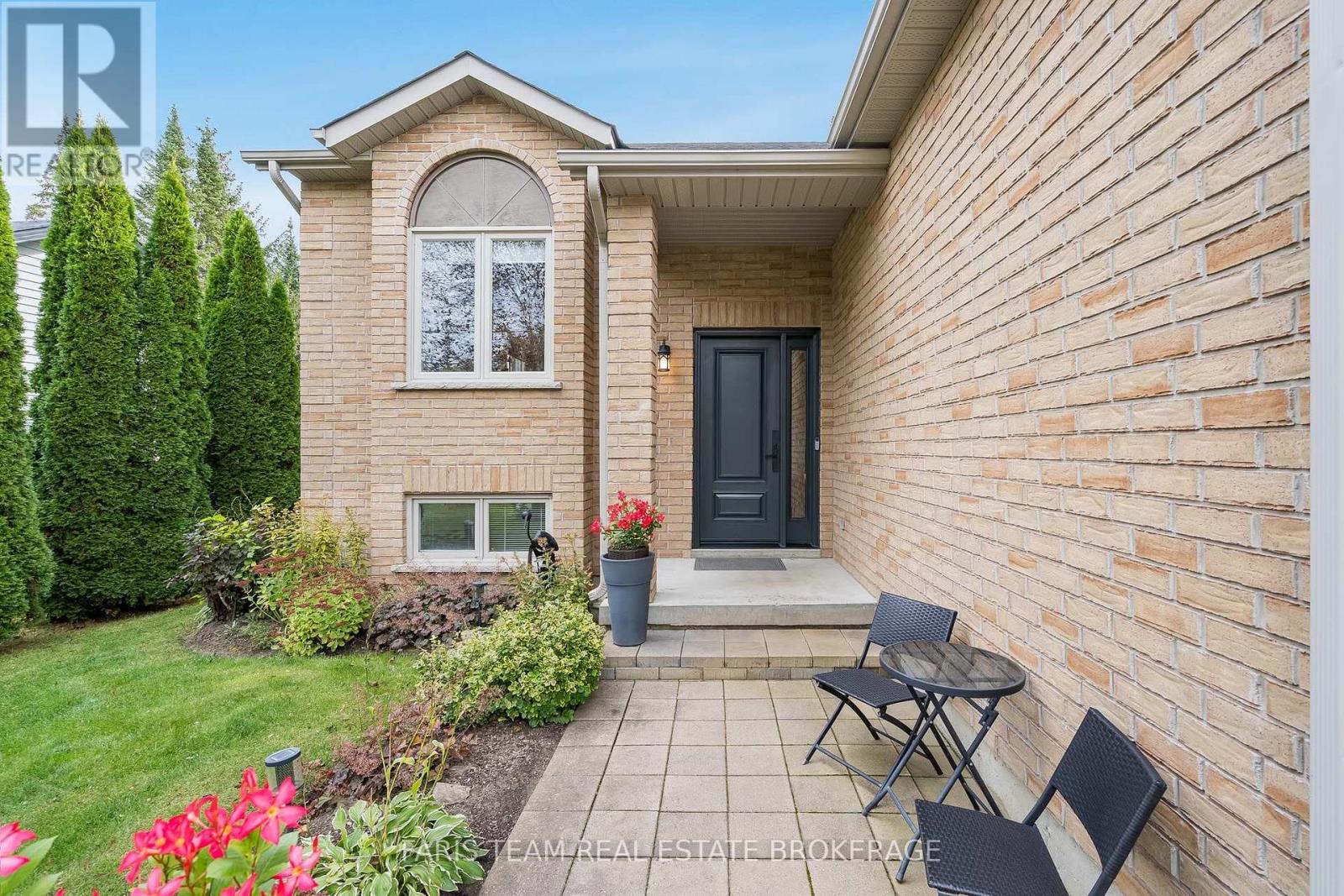 1011 Ferrier Avenue, Innisfil, ON photo 2