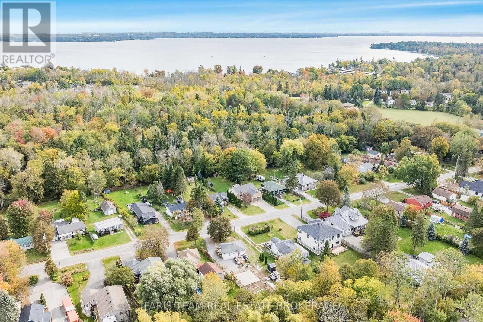 1011 FERRIER AVENUE - 20