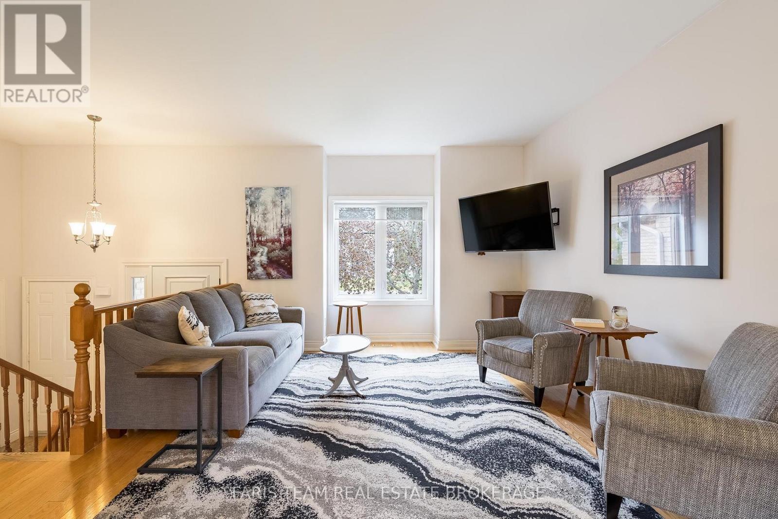 1011 FERRIER AVENUE - 6