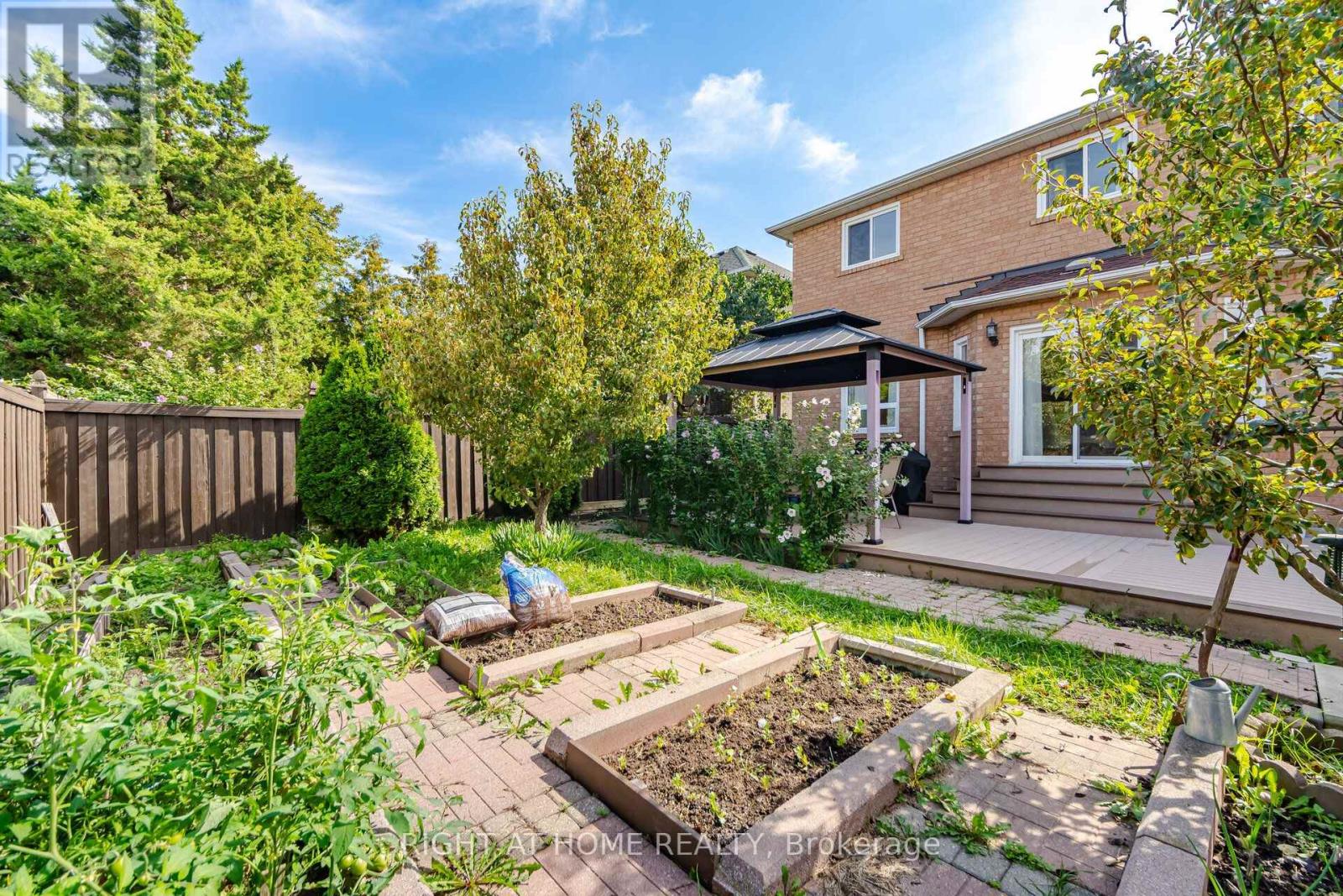 975 MANTLE CRESCENT - 37