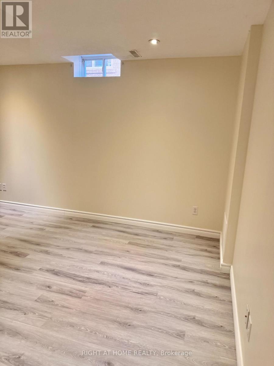 975 MANTLE CRESCENT - 48