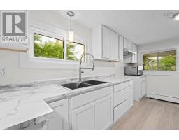 Den - 44 Courtney Road, Dartmouth, NS B3A4B8 Photo 9