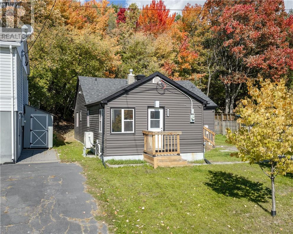 418 Brock Street - 1