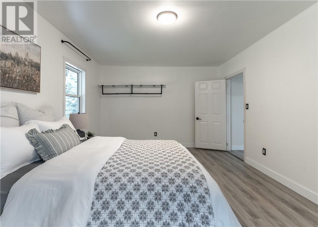 418 Brock Street — photo 10