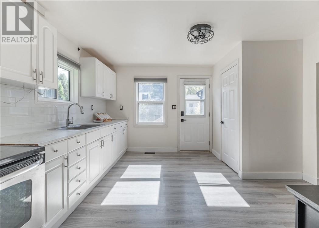 418 Brock Street - 14