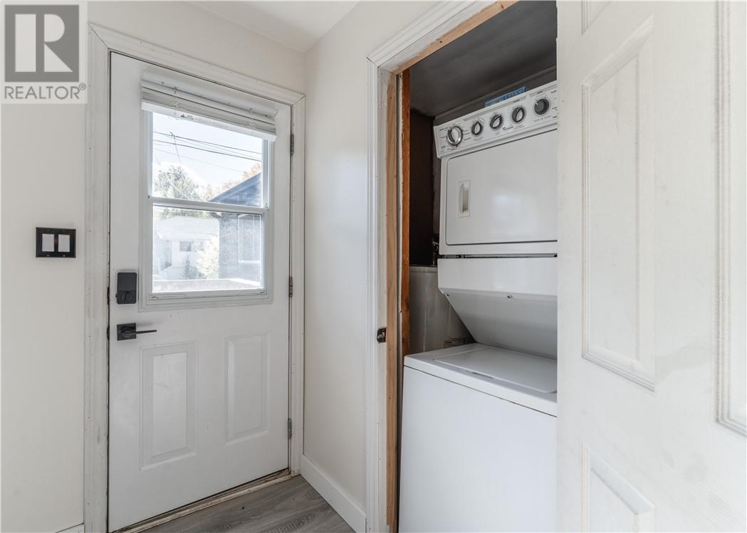 418 Brock Street - 18