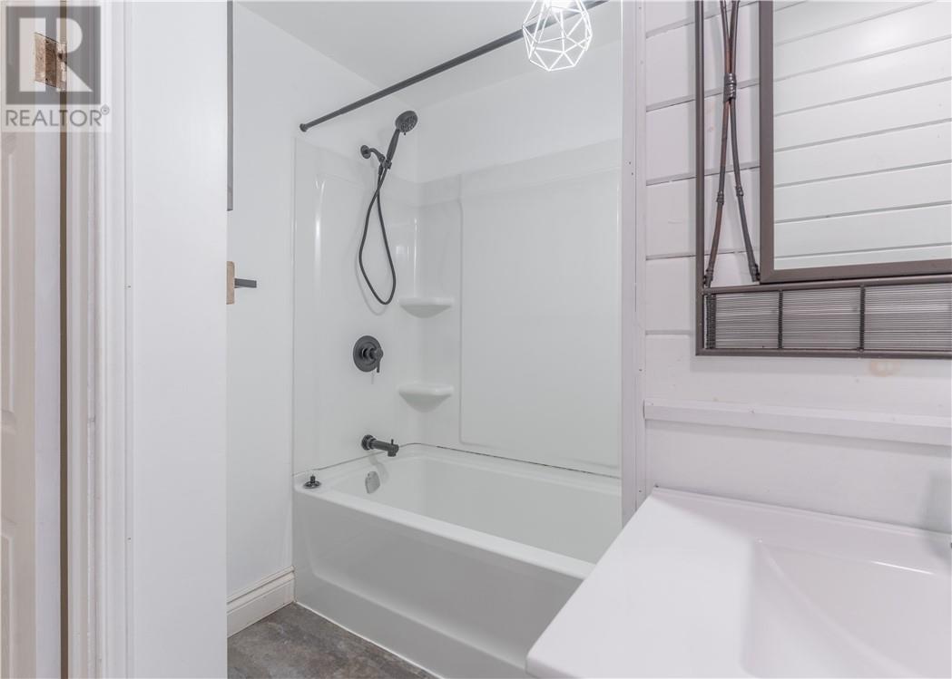 418 Brock Street - 7