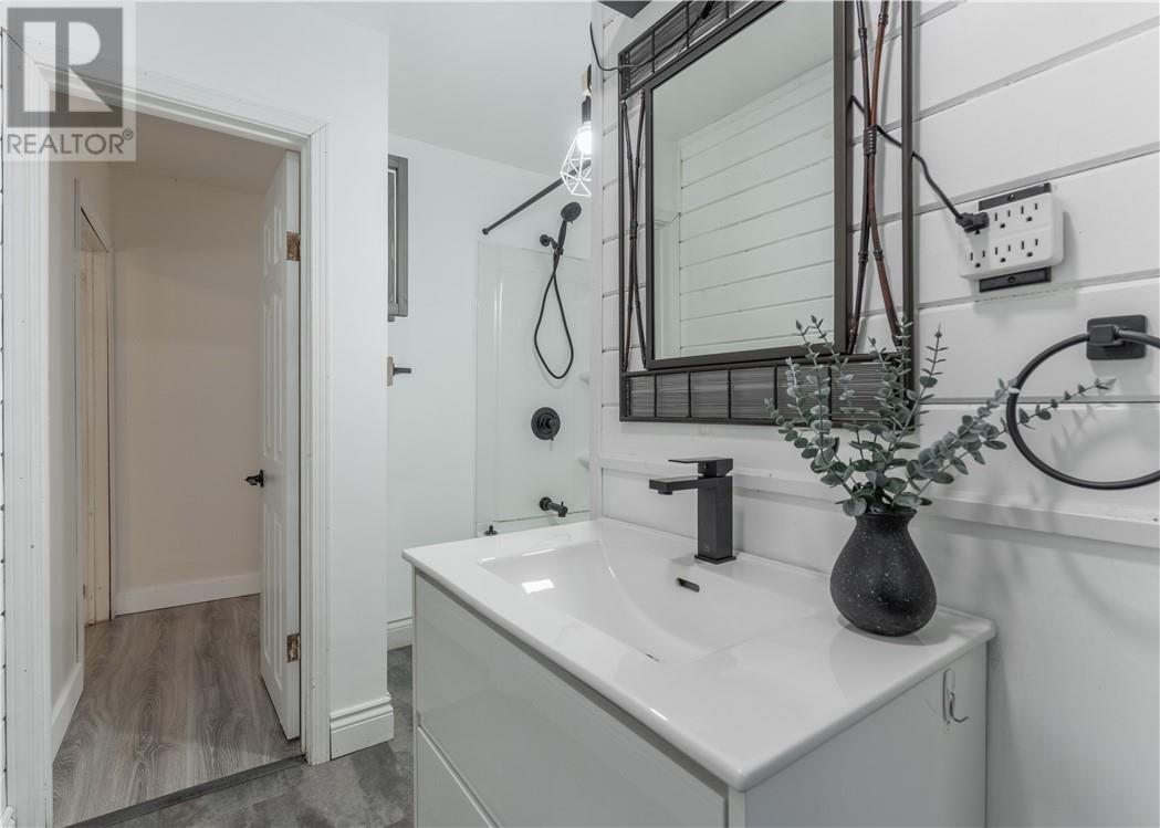 418 Brock Street — photo 8