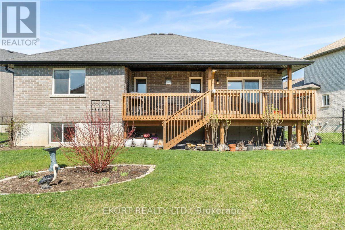 64 Farmington Crescent — photo 14