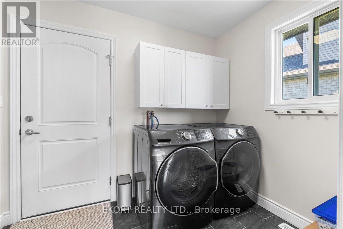 64 Farmington Crescent — photo 8