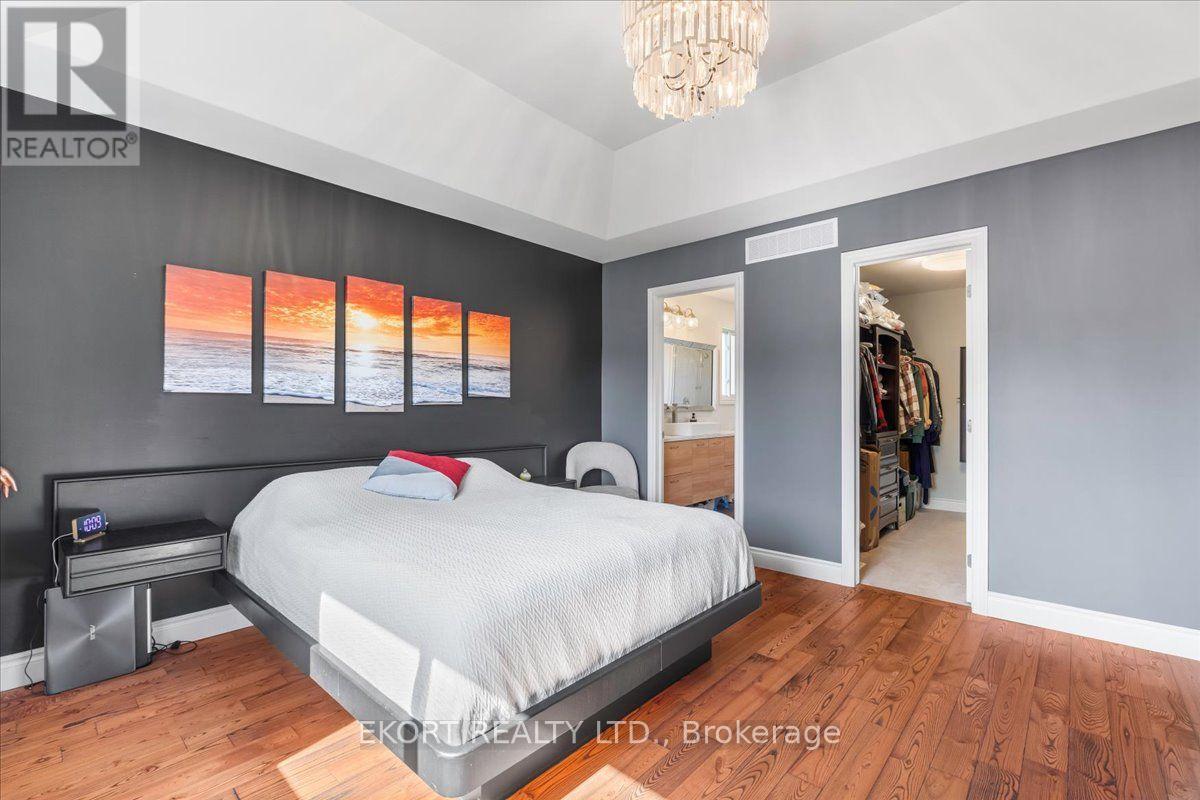 64 FARMINGTON CRESCENT - 7