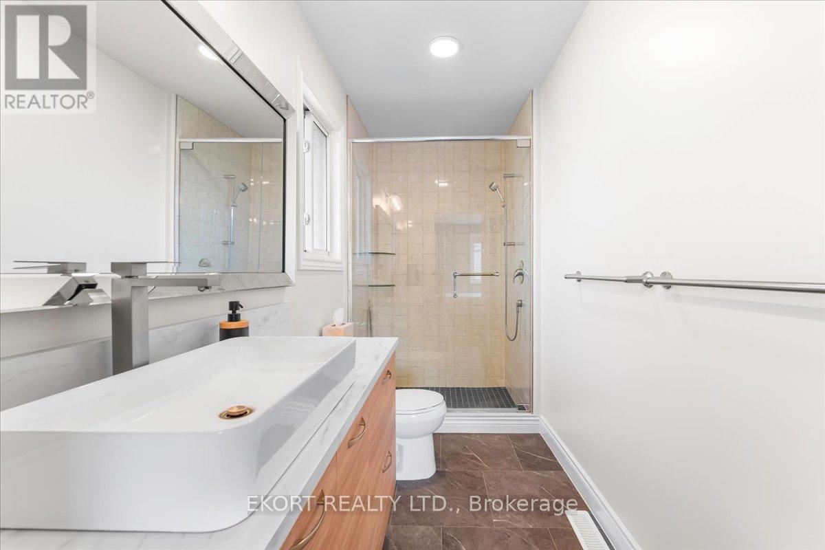 64 FARMINGTON CRESCENT - 8