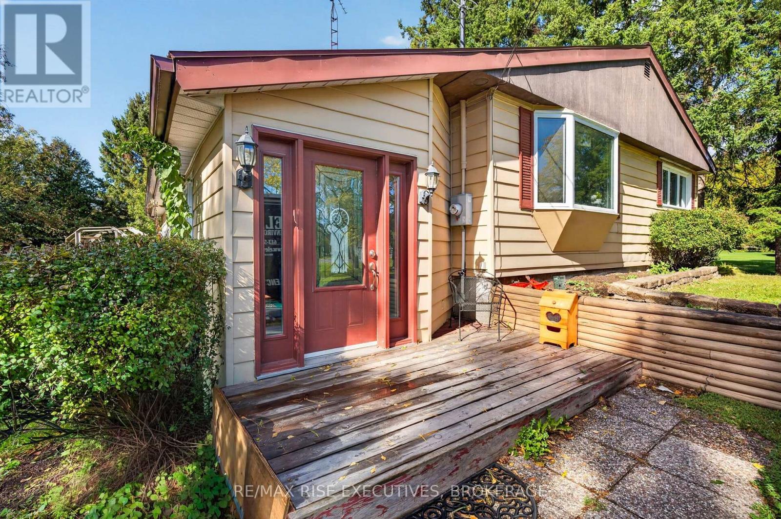 4259 SYDENHAM ROAD - 3