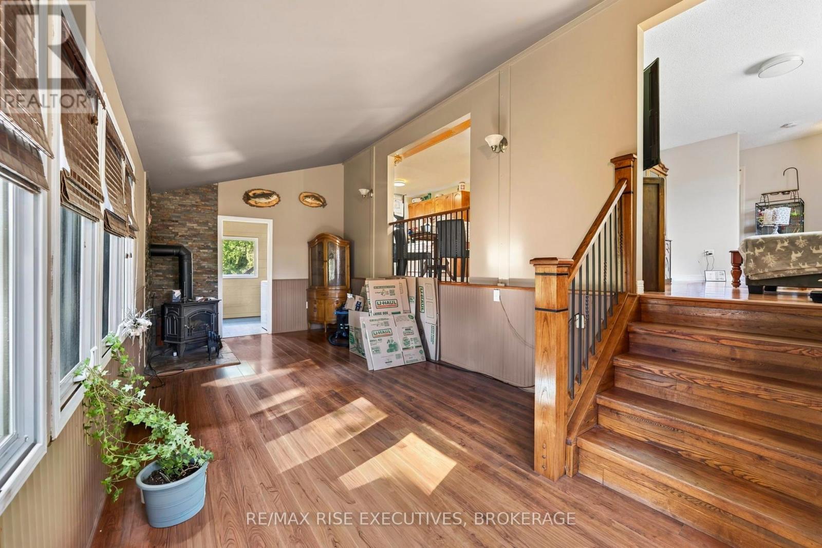 4259 SYDENHAM ROAD - 4