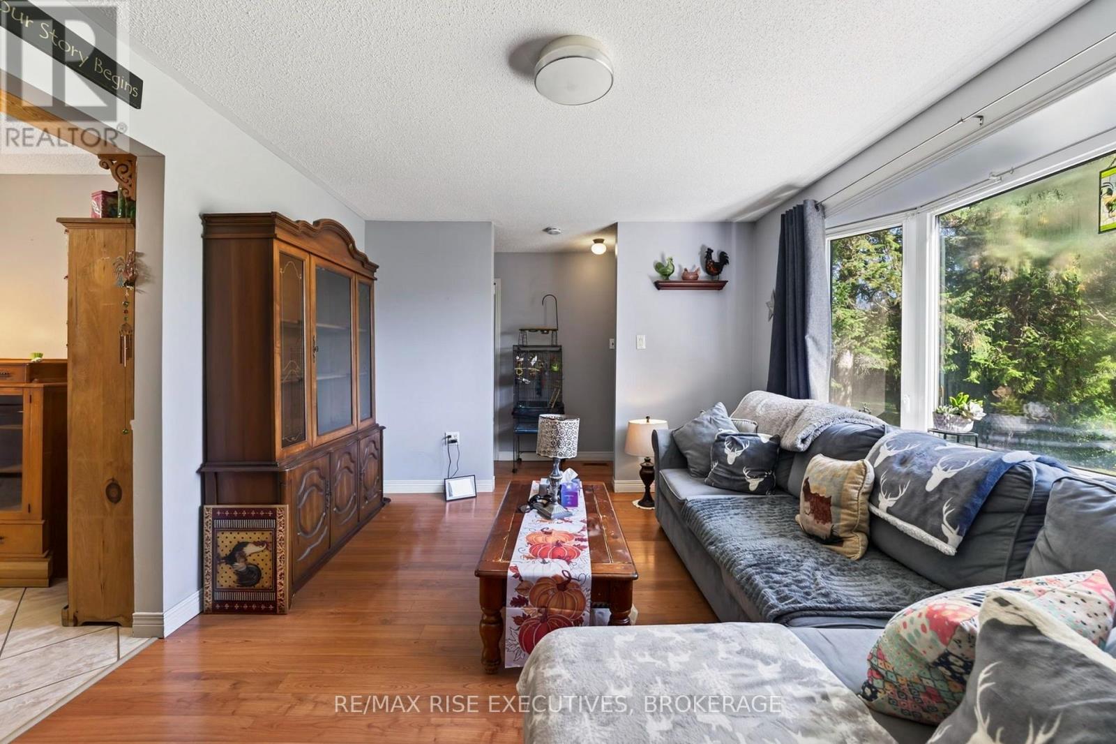 4259 SYDENHAM ROAD - 7
