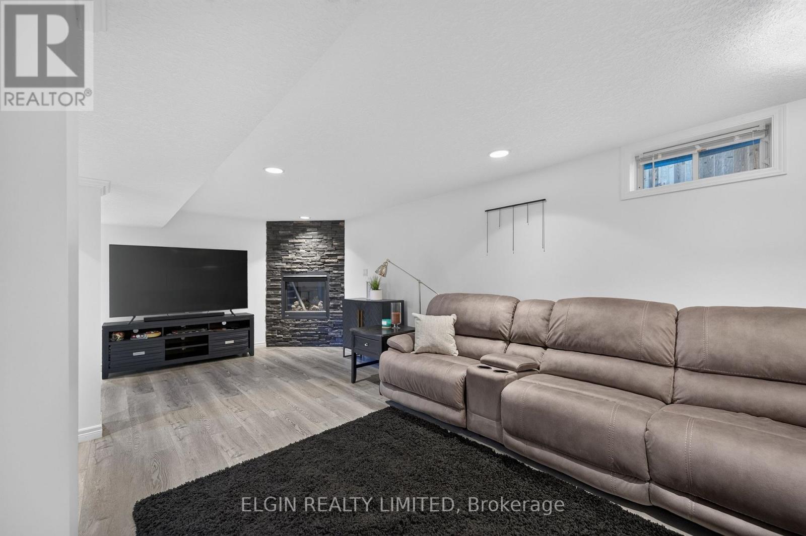 12 RICKWOOD PLACE - 24