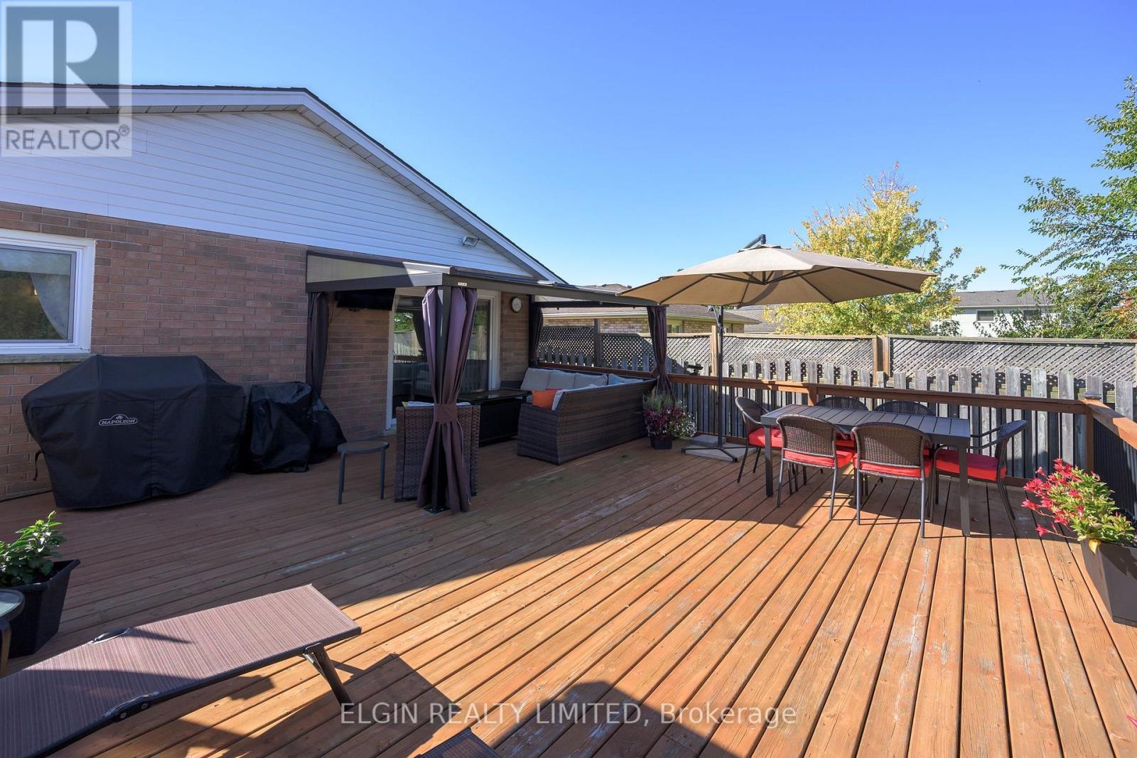 12 RICKWOOD PLACE - 37