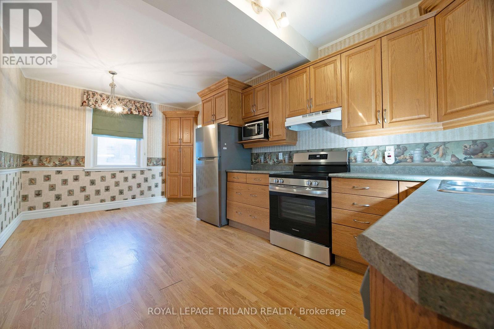 22 HEMLOCK STREET - 13