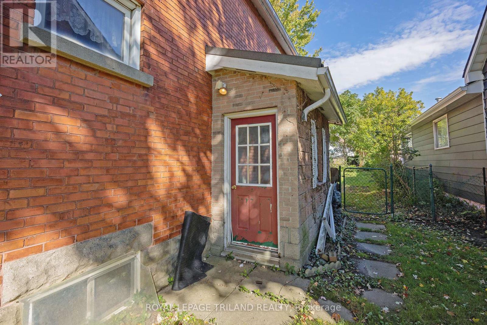 22 HEMLOCK STREET - 27